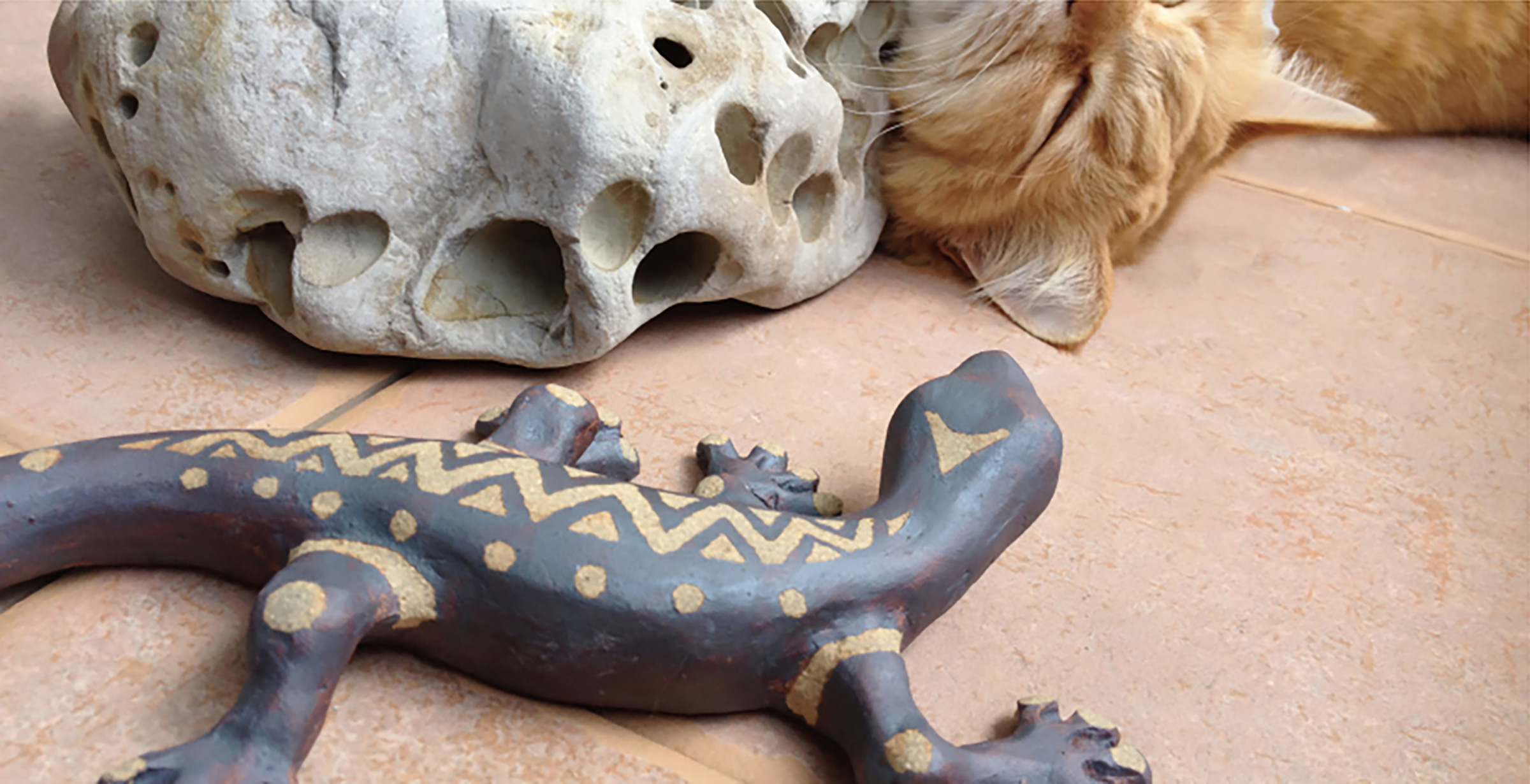 土で作ったトカゲたち／pottery gecko image